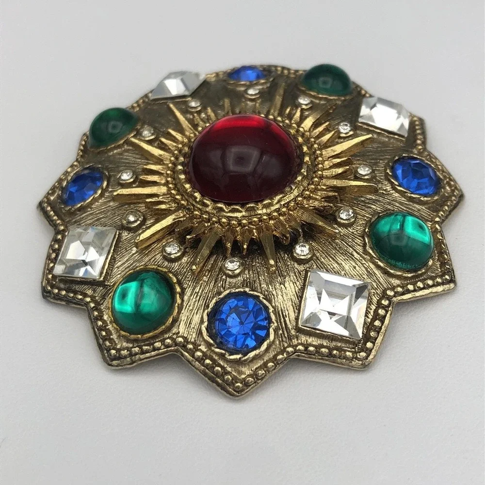 SPHINX vintage brooch